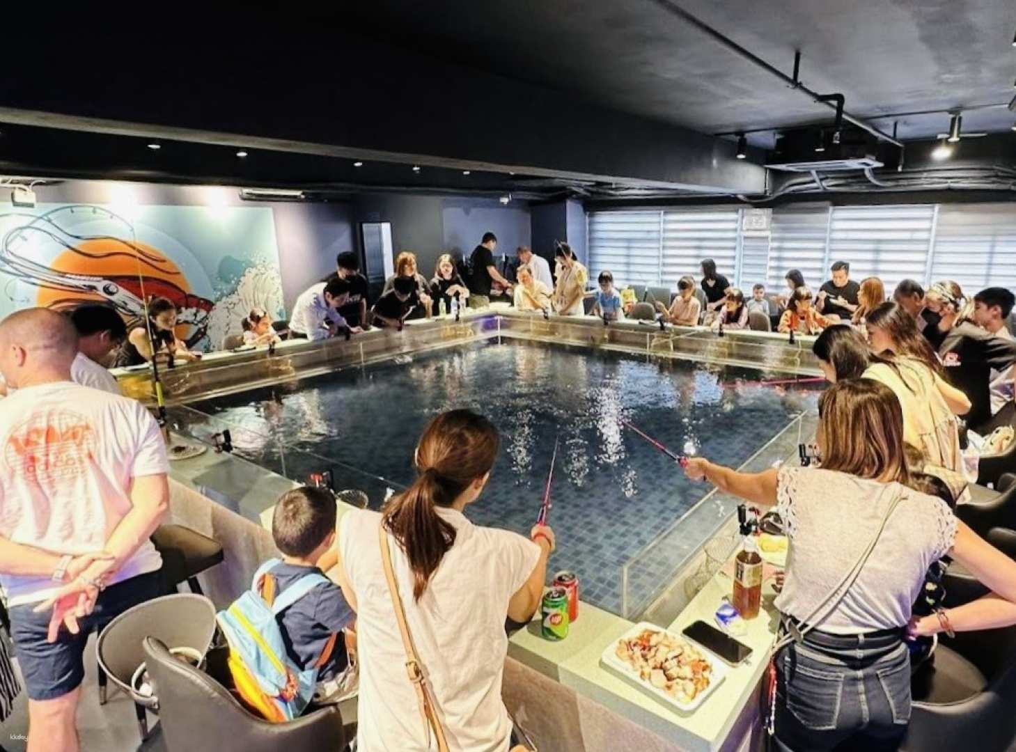 Lai Chi Kok Shrimp Fishing King Shrimp Fishing｜Fresh big head prawns are supplied and cooked immediately after being caught. Free processing of salt roasting/blanching｜Shrimp fishing + chequered party room｜The newest indoor shrimp fishing place in Hong Kong｜Great place in Hong Kong｜Lai Chi Kok - Photo 1 of 5